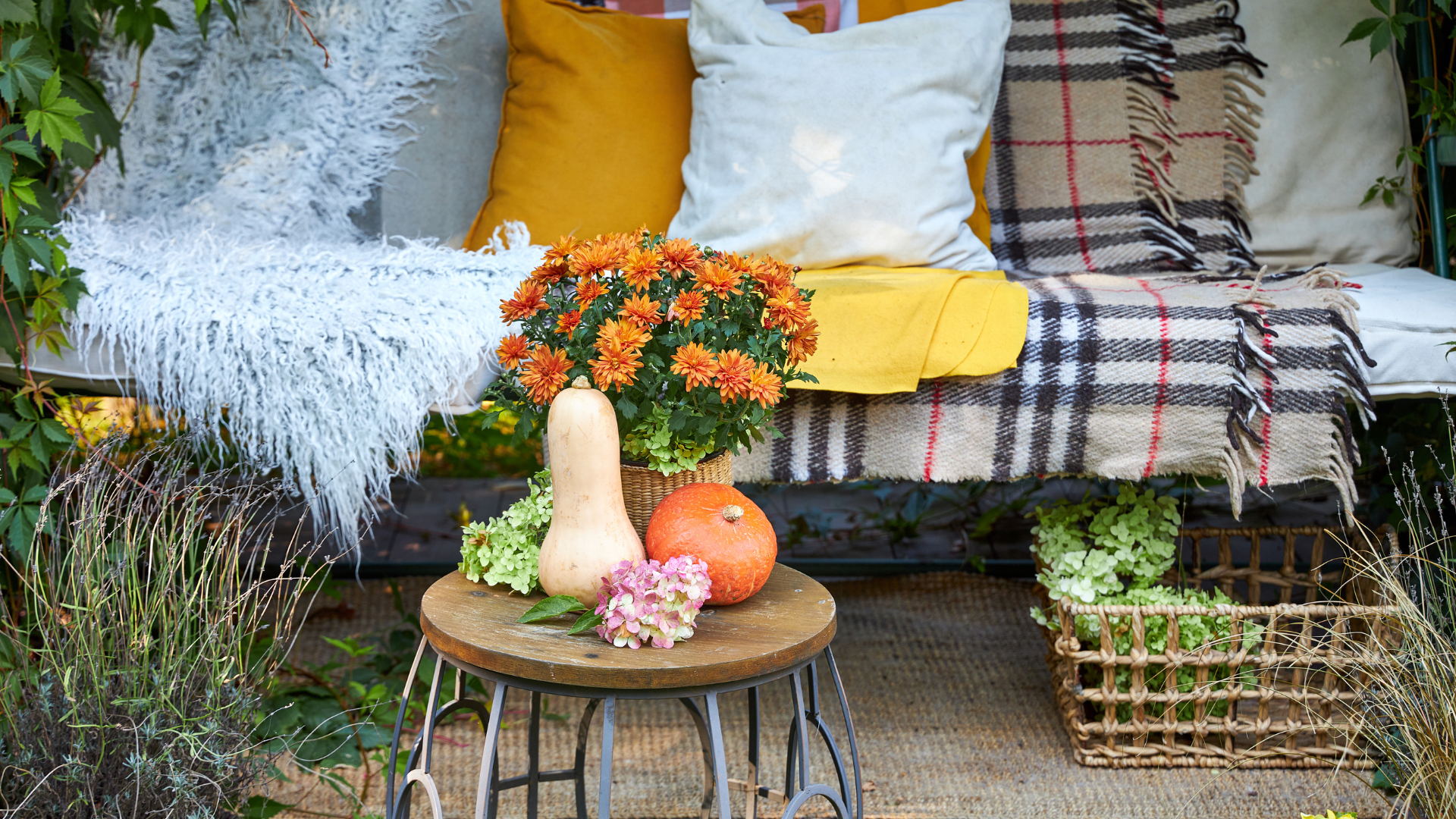 Primex Garden Center-Glenside-Pennsylvania-Cozy outdoor living spaces-bench with blankets and pillows 